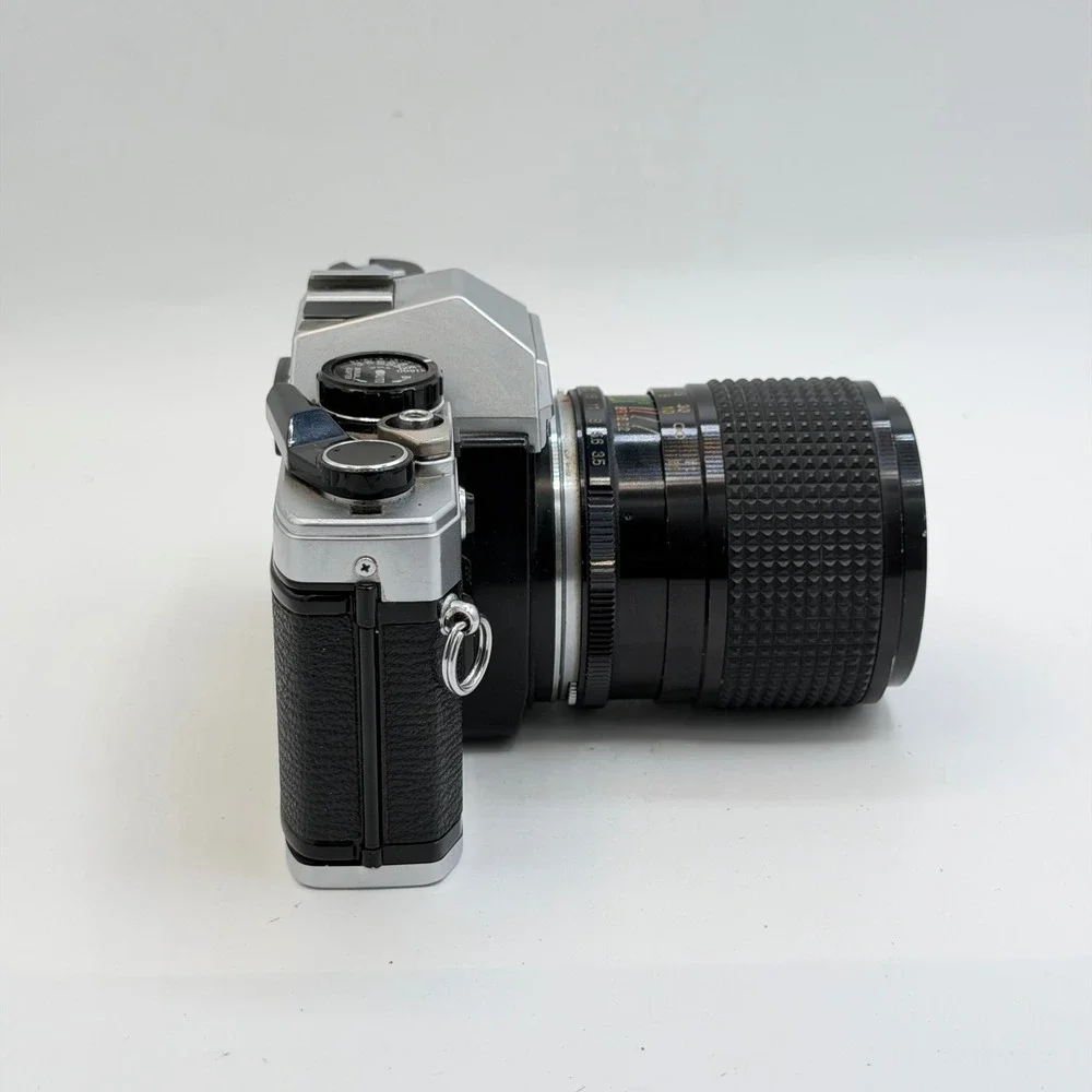 Olympus OM10 35mm Film SLR Camera Silver with Mitakon 35-70mm Zoom Lens Japan